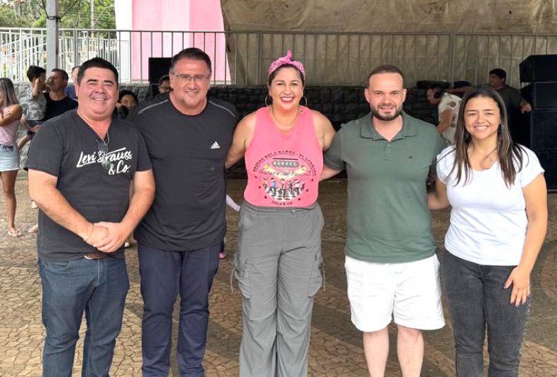 Marquinhos, prefeito Roberto Araujo, Michele, Pedro e Thais