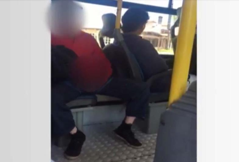 Polícia identifica homem flagrado se masturbando dentro de ônibus em Marília
