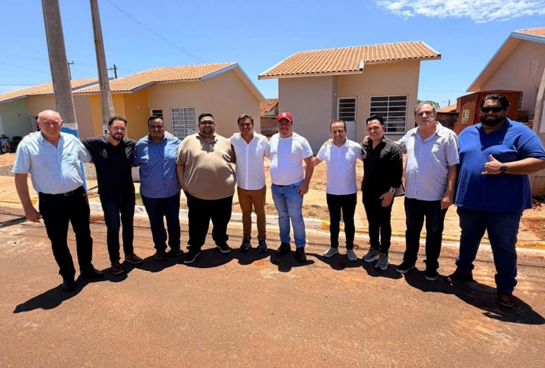 Mauricio Neves no novo conjunto habitacional em Taquarituba