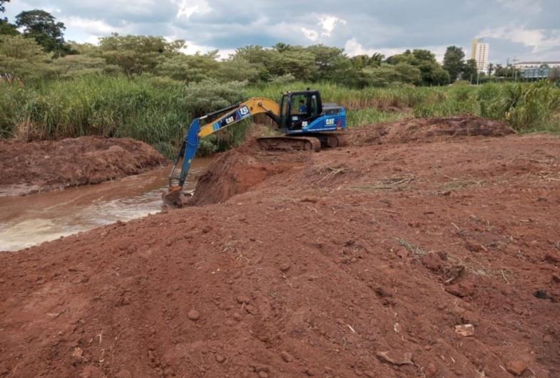 Prefeitura de Avaré promove limpeza no Ribeirão Lajeado