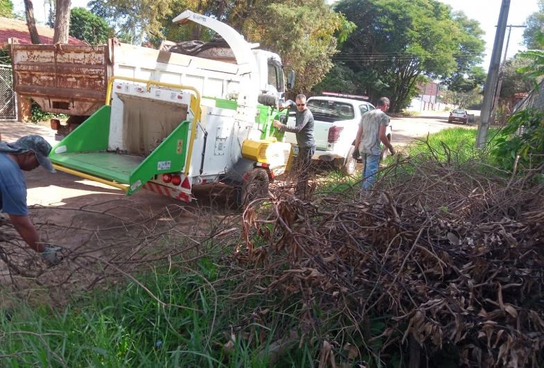 Triturador móvel de resíduo vegetal inicia trabalhos no Costa Azul 