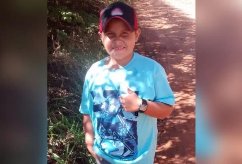 Menino de 10 anos morre baleado no pescoço enquanto brincava com amigo