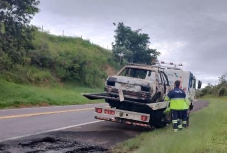 Músico botucatuense perde todo equipamento após carro ser destruído por incêndio