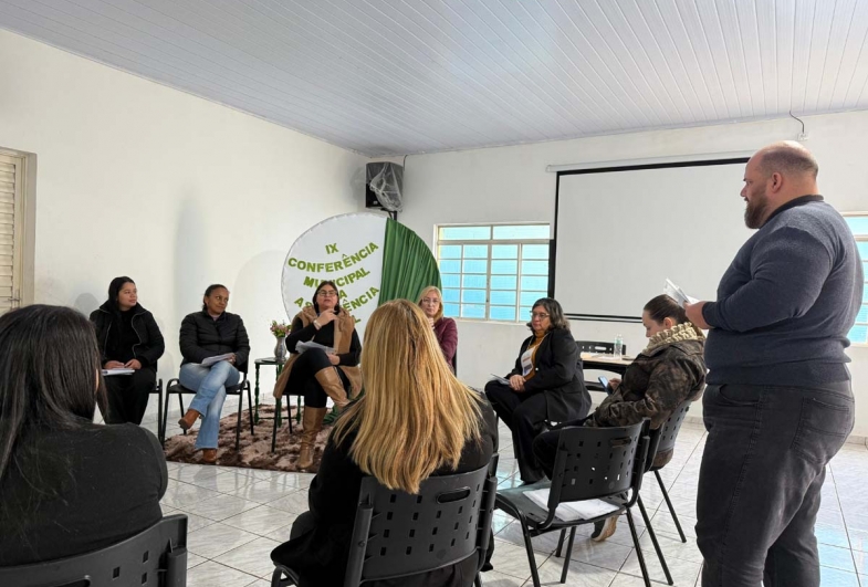 O palestrante realizou uma roda de conversa para que eixos de ação fossem debatidos