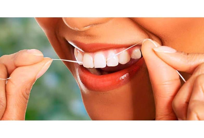 O uso do fio dental é indispensável para uma boa saúde bucal