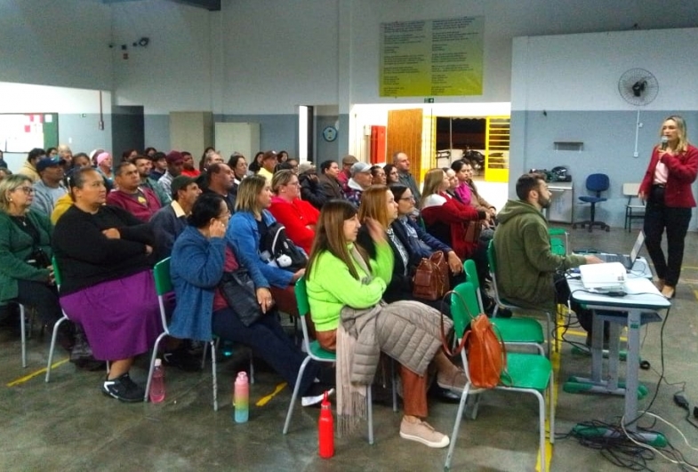 Palestra sobre sustentabilidade reúne alunos da EJA de Avaré