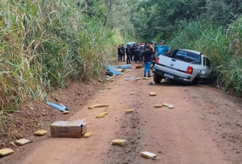 Polícia Civil apreende mais de 300 quilos de drogas após perseguição e capotamento em Botucatu
