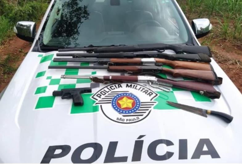 Polícia apreende seis armas e faca com grupo em caça ilegal dentro de área de conservação em Avaré