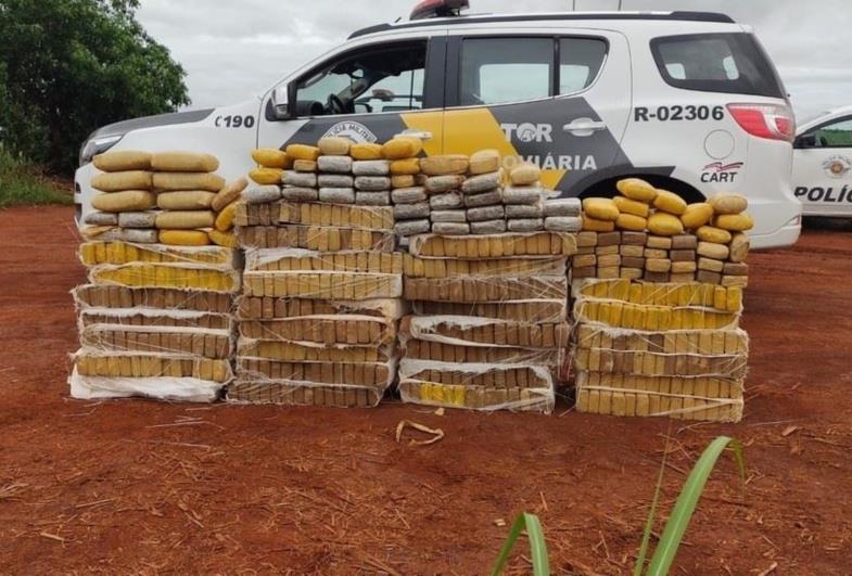 Polícia Rodoviária apreende mais de 400 quilos de maconha em Ourinhos 