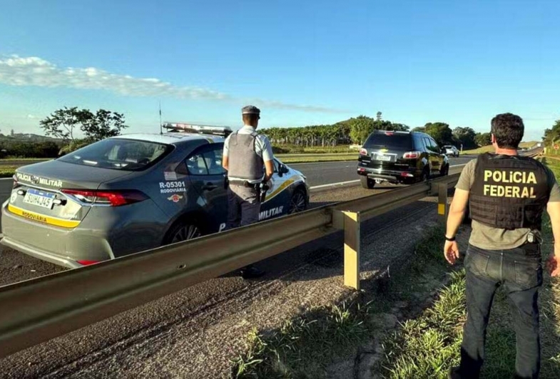 Policiais militares são presos suspeitos de desviarem parte de maconha apreendida em rodovia