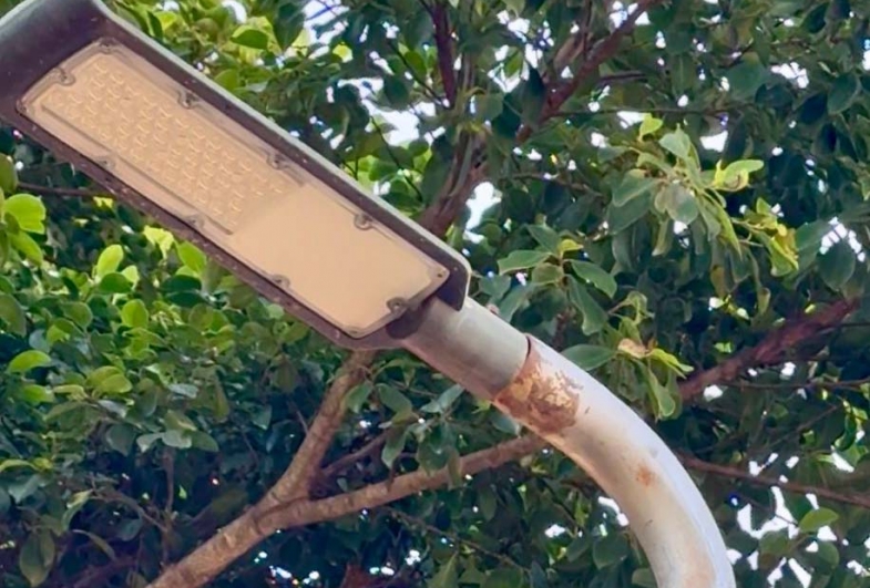 Postes com problemas  nas estruturas