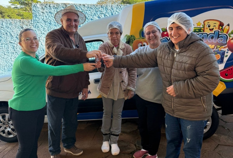 Prefeitura adquire novo veículo para transporte da merenda escolar