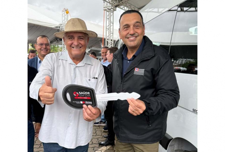 Prefeitura de Sarutaiá conquista nova van para a saúde