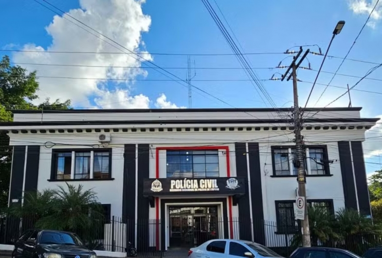 Mulher é presa suspeita de furtar farmácia e usar criança como 'escudo' para evitar abordagem policial em Itapeva