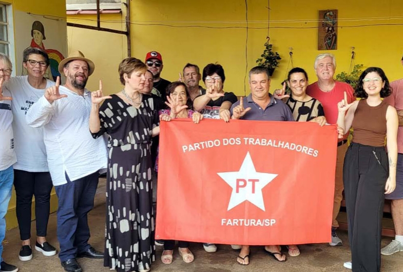 Café da tarde reúne petistas e simpatizantes para debater cenário político em Fartura 