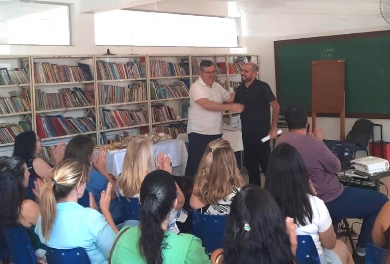 Secretário César durante apresentação do balanço