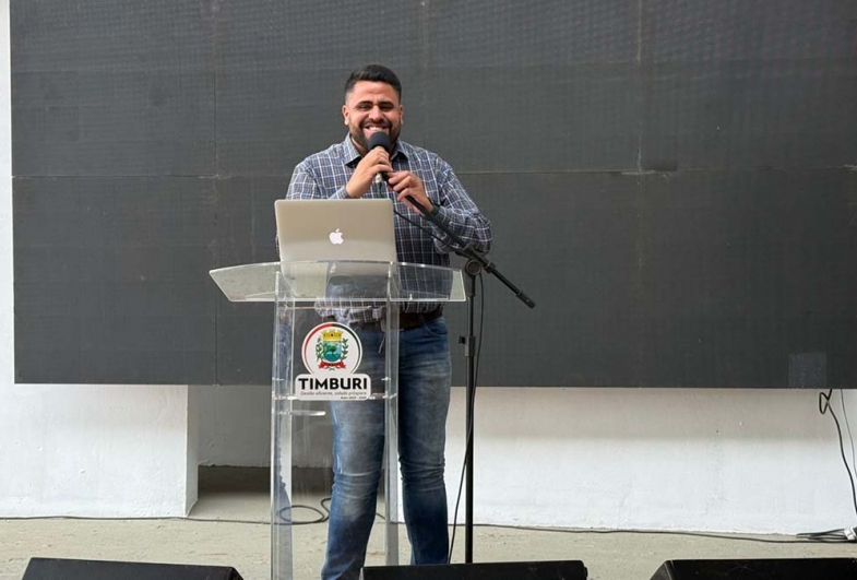 Secretário da saúde  Cristiano Barbosa