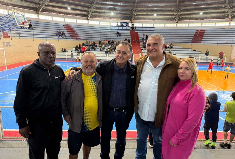 Secretário de esportes de Ipaussu, Pelezinho,  Rogério Castro, prefeito de Piraju Carlinhos Pneus,  prefeito João da Tapera e primeira-dama Wilma