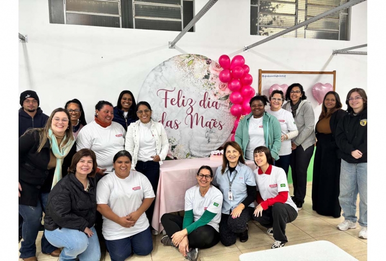 Fundo Social homenageia alunas do curso de Costura do Senai com café especial em comemoração ao Dia das Mães