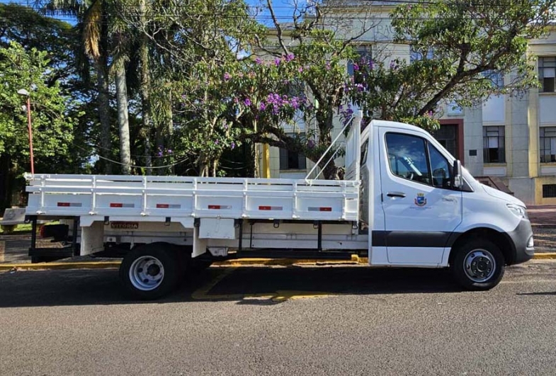 Novo caminhão da Secretaria de Serviços será utilizado na manutenção urbana em Avaré