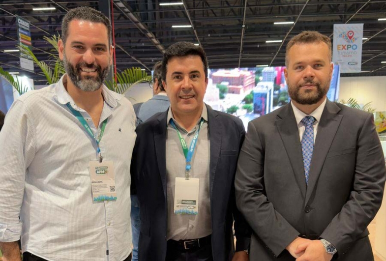 Subsecretário da CDHU Rômulo Rippa,  Amorim e advogado Renato Ribeiro