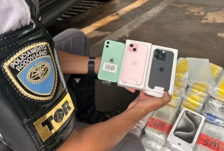 Polícia Rodoviária apreende diversos celulares sem nota fiscal escondidos em caminhonete