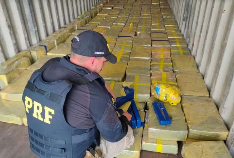 Polícia Federal Rodoviária apreende mais de três toneladas de maconha em carreta em Ourinhos