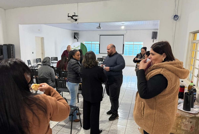 Um café da manhã foi servido aos participantes