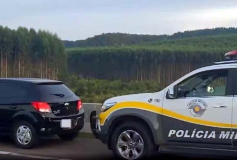 Casal é preso com carro roubado na SP-280