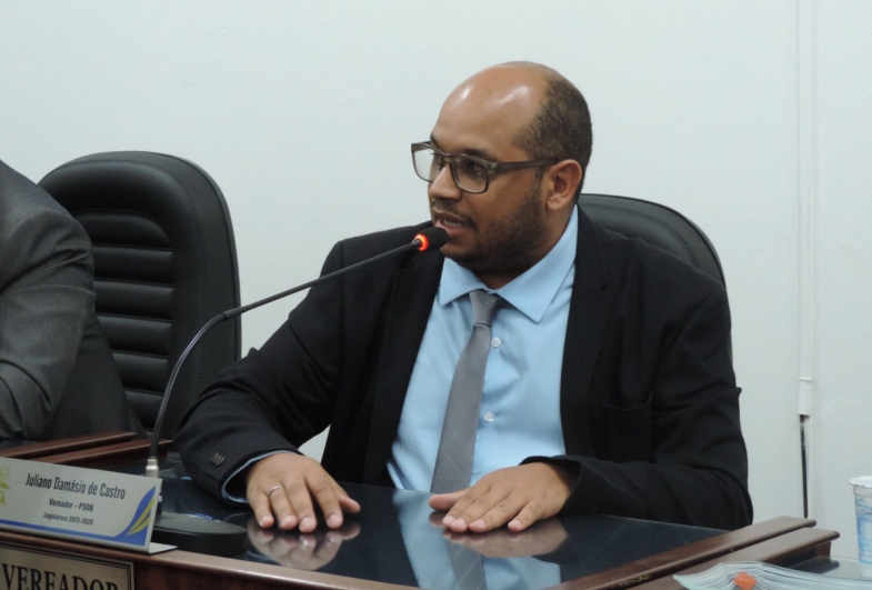 Vereador Juliano Damásio durante sessão