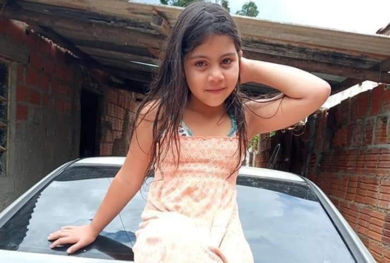 Menina morre após cair em escola e torcer o tornozelo 