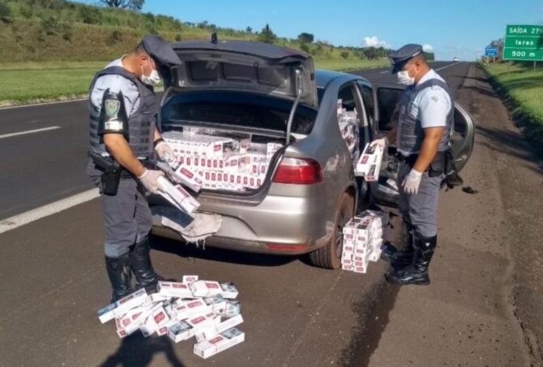 Polícia Rodoviária apreende 15 mil maços de cigarros contrabandeados; carga seria enviada a Botucatu