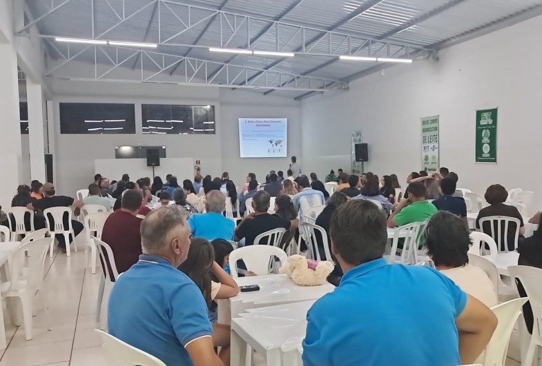 Sebrae-SP realiza workshop para fortalecer produtores de leite em Taguaí 
