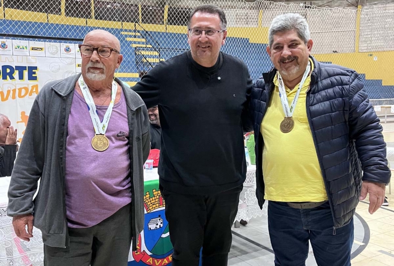 Zé Loiro, prefeito Roberto Araujo e  Beto Saci, da Bocha de Avaré
