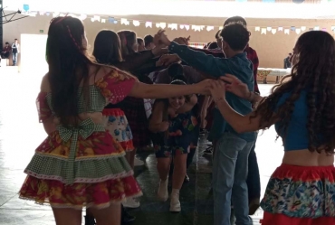 Colégio Cefar de Fartura realiza tradicional festa junina