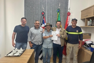 Marcos Pereira garante R$ 1 Milhão para Coronel Macedo: Convênio assinado para aquisição de escavadeira hidráulica