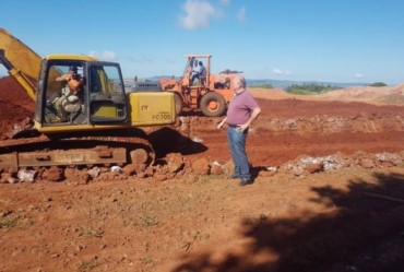 Prefeitura realiza abertura de mais valas no Aterro Sanitário