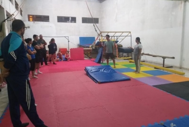 Professores passam por capacitação sobre capoeira e ginástica artística em Avaré