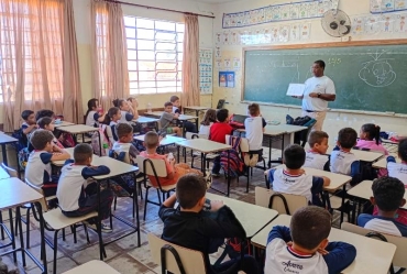 Histórias em quadrinhos é tema de palestra na escola municipal Orlando Cortez de Avaré
