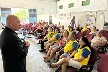 Palestras voltadas a saúde dos  homens e mulheres são realizadas  no Centro de Convenções de Timburi 
