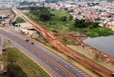 Em obras para pavimentação, Avenida Cunha Bueno recebe galerias pluviais em Avaré