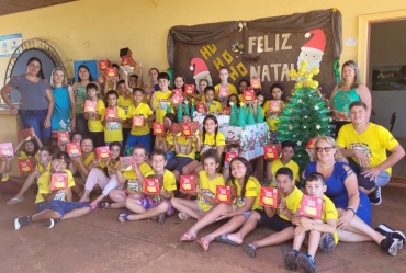 Prefeitura de Tejupá realiza entrega de kit de Natal
