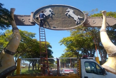 Prefeito Jô comemora inauguração do Arenão durante a Emapa