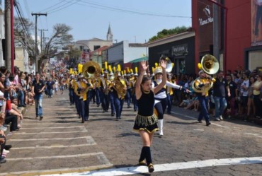 Tradicional Desfile Cívico comemora 161º aniversário de Avaré