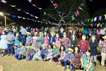 EMEF Iracema Marcondes de Alcântara de Sarutaiá celebra festa junina