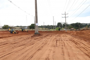 Prefeitura de Avaré alarga trecho de terra da Avenida Fuad Haspani