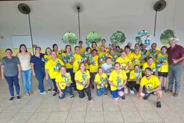 Projeto Vida Ativa recebe ovos de páscoa  e comemora aniversariante do mês