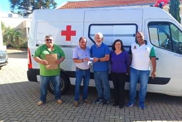 Secretaria Municipal da Saúde de Avaré recebe ambulância da Santa Casa