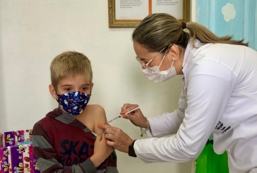 Coordenadoria de Saúde informa que está sem vacina contra Covid para crianças