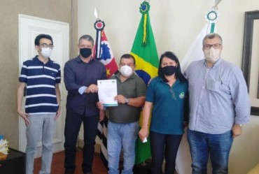 Assessor de deputado federal Alexandre Leite visita Timburi